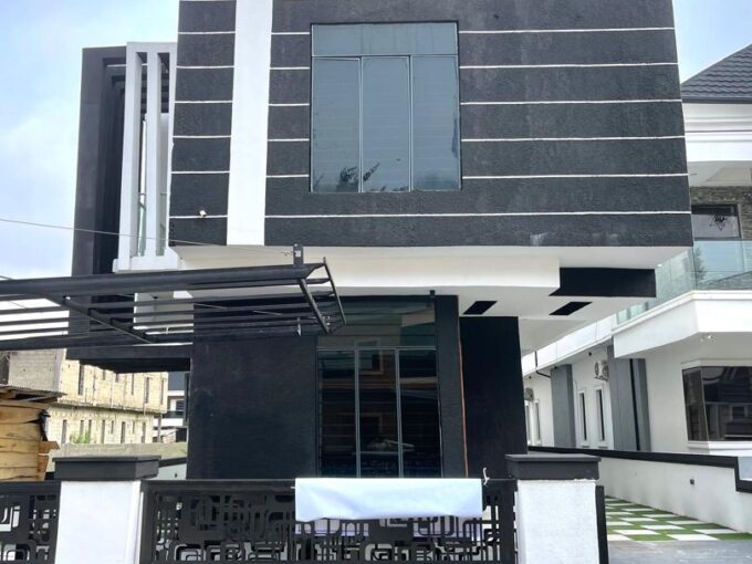 CONTEMPORARY FULLY DETACHED DUPLEX FOR SALE. 